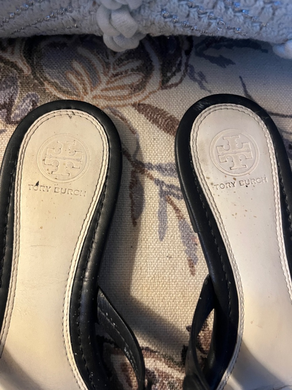 Tory Burch Black and White Logo Thong Sandals - Picture 3 of 6